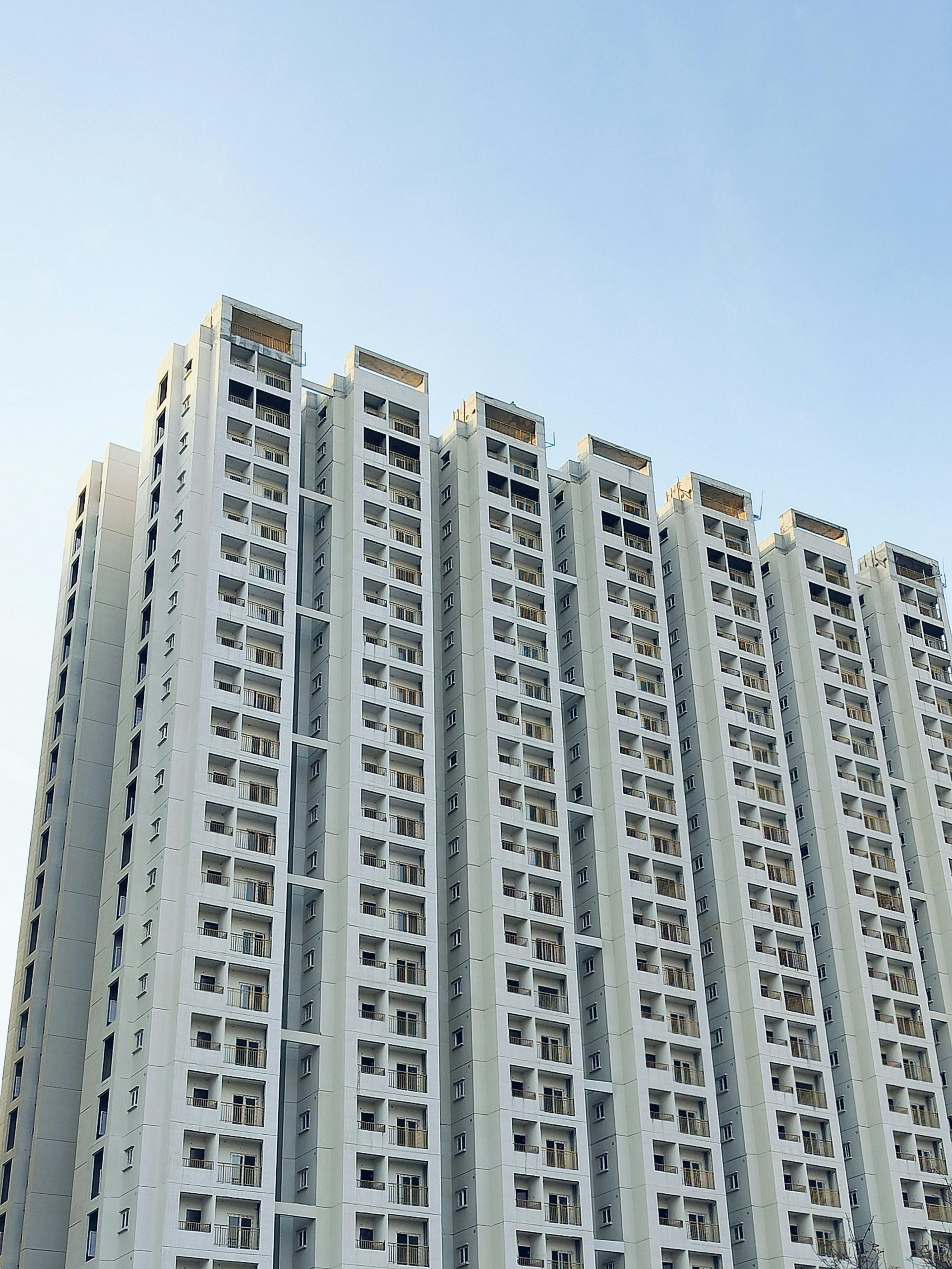 Acasa Elegant high-rise building showcasing modern architecture against a clear blue sky.